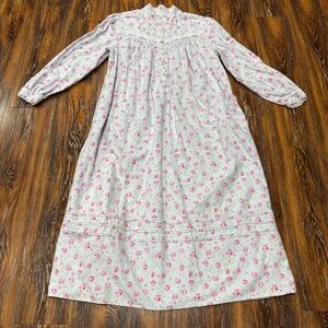 Eileen West Women’s Size M Cotton Pink Floral Flannel Long-Sleeve Nightgown Rose